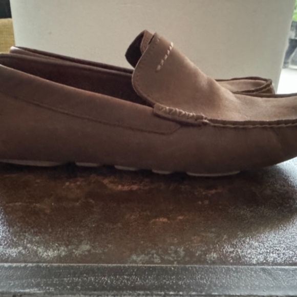 Like New Men’s Uggs Driving Loafs - Picture 1 of 4